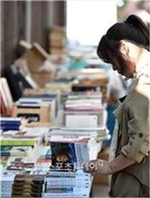 한국인 읽기 능력, 15세 땐 OECD 1위…55세 이후엔 최하위권
