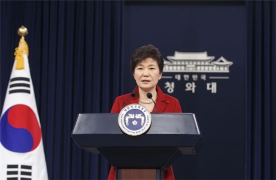 박근혜 대통령 지지율, 20%대로 하락…"벌써부터 레임덕 오려나"