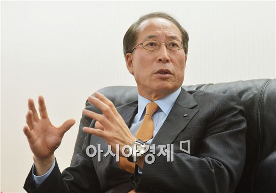 [아시아초대석] 장남식 손해보험협회장 "전통시장 상인에도 정책성 보험 지원해야"