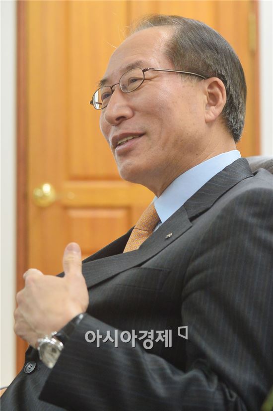 [아시아초대석] 소통하는 '호랑이 회장님' 장남식 손보협회장