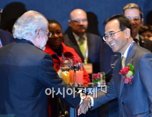 [포토]인사 나누는 김낙회 관세청장