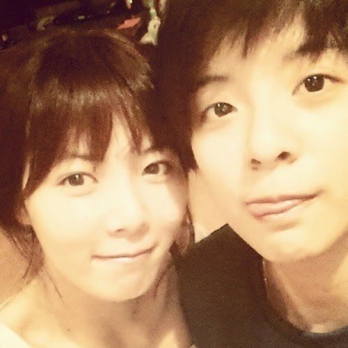 엠버, 알고보니 '아이돌 마당발'…현아와 절친 인증샷에 '눈길' 