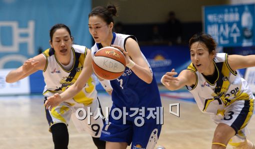 [포토]한채진, '뚫었다'