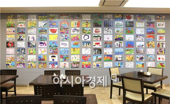 동아쏘시오그룹 본사 사내 식당 벽면