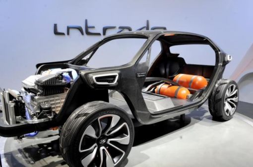 지난해 현대차가 선보인 미래형 컨셉트 카 '인트라도(Intrado)'의 모습. 이 차량의 프레임, 루프, 사이드 패널 등에는 효성이 개발한 탄소섬유가 적용됐다.