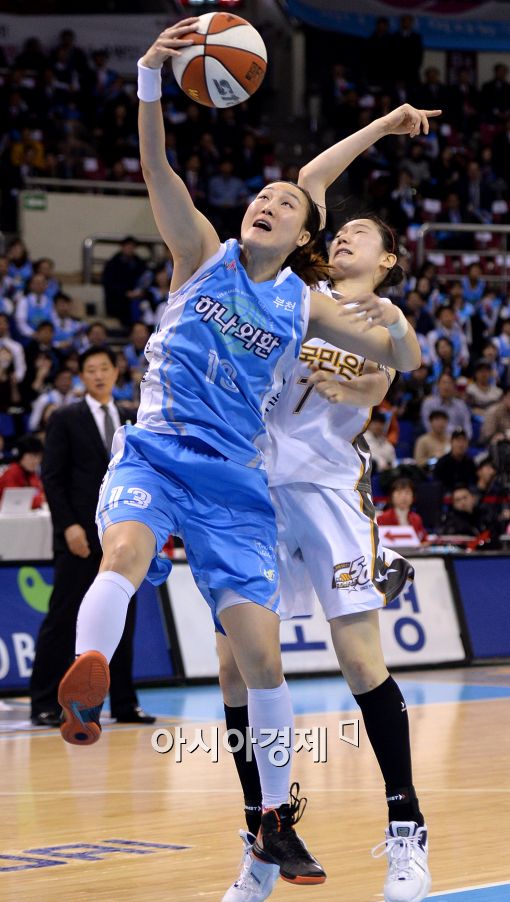 [포토]김정은, '리바운드의 정석'