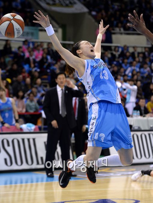 [포토]김정은, '파울이야'