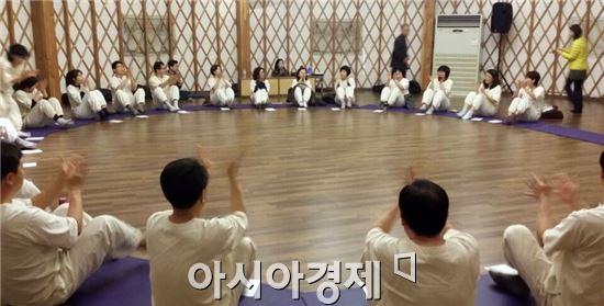 전라남도교육청은  26일부터 28일 까지 학생정신건강 지역협력모델 사업 업무담당자 연수를 아침편지명상센터에서 업무담당자 등 33명을 대상으로 실시했다.
