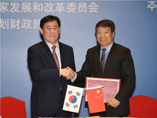 韓中경제장관, 거시정책에서 투자협력·기후변화까지 경협강화 합의