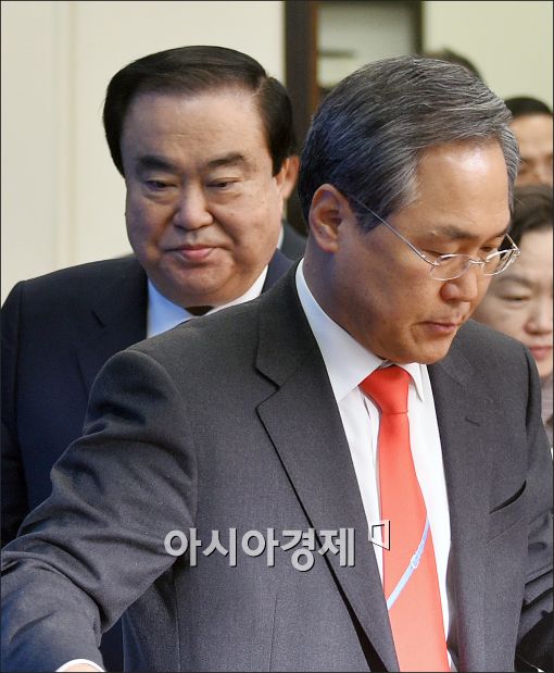 [포토]회의 참석하는 문희상·우윤근