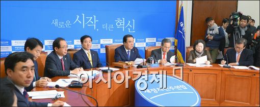[포토]모두 발언하는 문희상 비대위원장