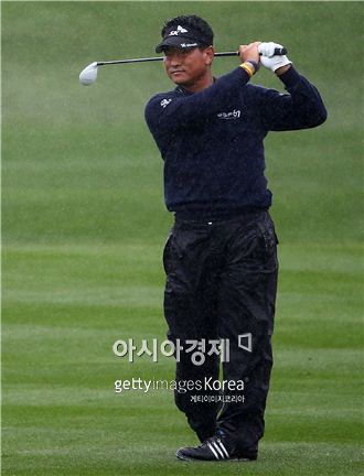 최경주의 2라운드 경기 장면. 스코츠데일(美 애리조나주)=Getty images/멀티비츠 