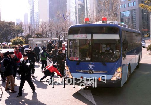 檢, '땅콩회항' 조현아에 징역 3년 구형(2보)