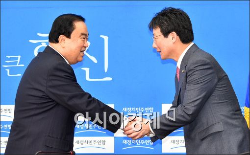 [포토]문희상 찾아간 유승민 신임 원내대표