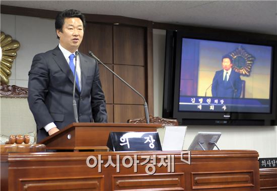김병권 순천시의회 의장이  제191회 임시회 개회를 선언하고있다.