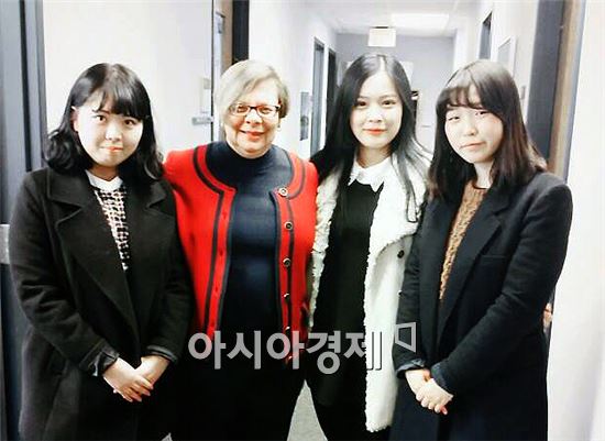 호남대 물리치료학과 Vitamin B팀이 미국 해외학술연수탐방을 실시하고 기념촬영을 하고있다.