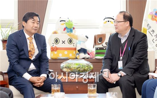 [포토]최영호 광주시 남구청장, 한국콘텐츠진흥원 현장 방문 