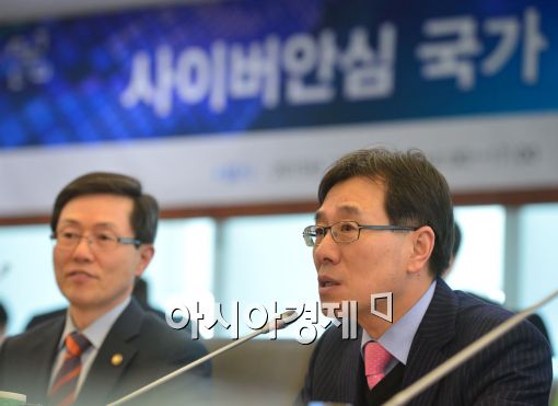 [포토]모두발언하는 임종인 청와대 안보특보 