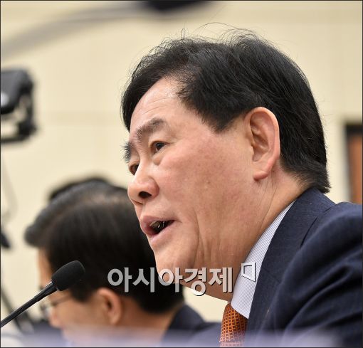 [포토]답변하는 최경환 부총리