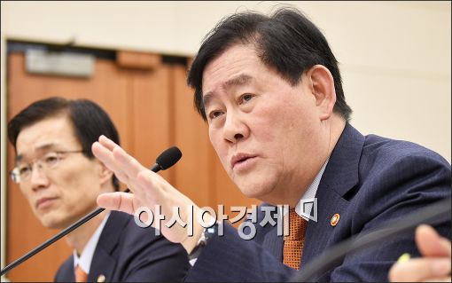 최경환, "구조개혁 흔들림없이 매진…'복지·증세'의견 귀기울이겠다"