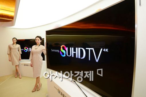 [포토]커브드 디자인의 삼성 SUHD TV