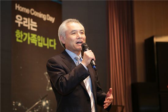 5일 서울 종로구 SC은행 본점에서 개최된 '홈커밍데이' 행사에서 박종복 행장이 인사를 하고 있다.
