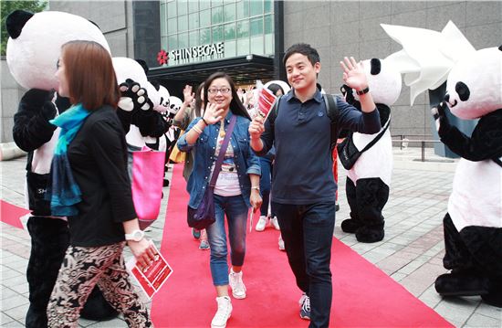 신세계百, 춘절맞아 문화마케팅으로 요우커 공략