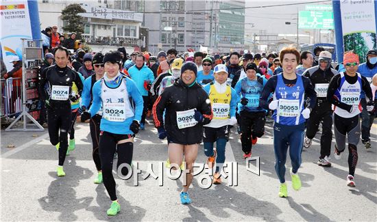 [포토]이봉주 선수와 함께 달리는 장흥 마라톤대회