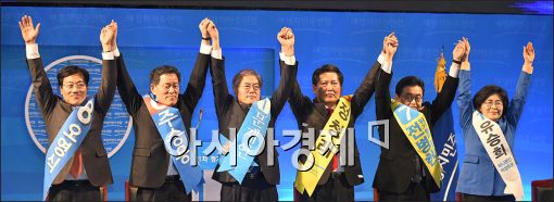 [포토]손 맞잡은 새정치민주연합 신임 지도부