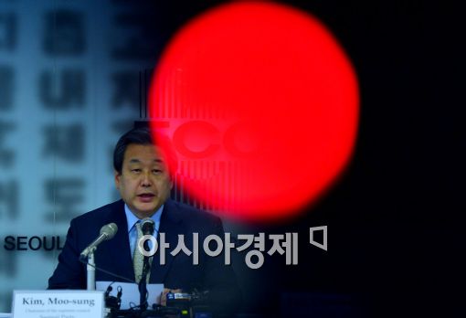 [포토]김무성 대표, '증세는 최후의 수단' 