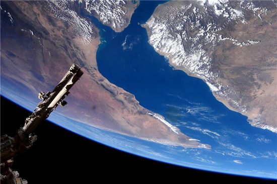 ▲국제우주정거장에서 촬영된 아덴만과 아프리카의 뿔.[사진제공=NASA]