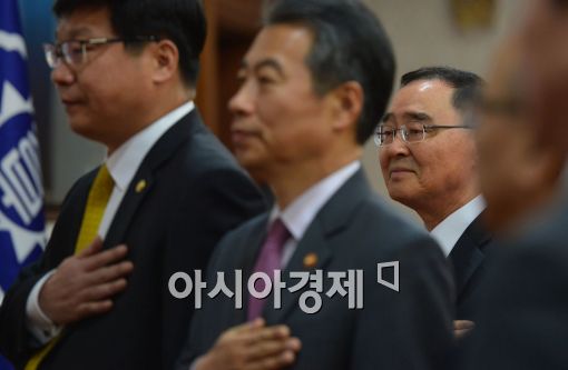 [포토]정홍원 국무총리, 당부의 말 남기고 