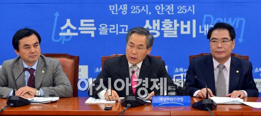[포토]새정치민주연합 원내대책회의, 모두발언하는 우윤근 원내대표