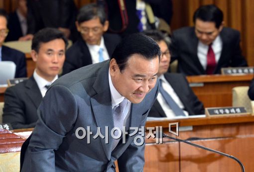 [포토]미소 짓는 이완구 국무총리 후보자, '의미는...?'