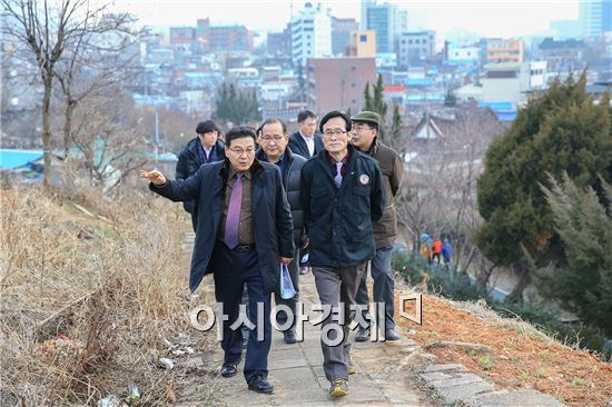 [포토]광주시 동구, 도시재생선도지역 사업추진 현장 방문