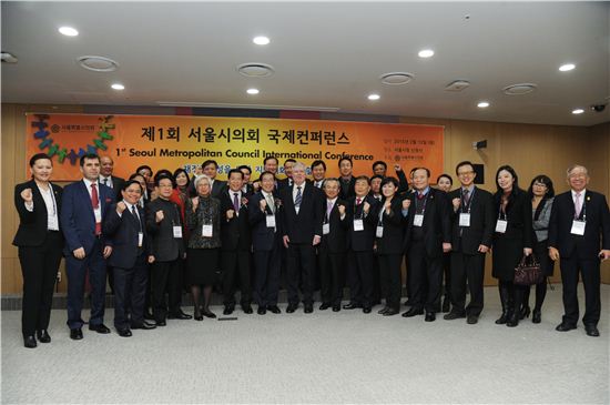 참가자들이 화이팅을 외치고 있다. 