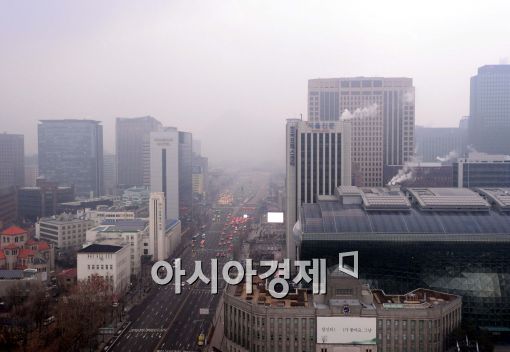 서울 16일 밤부터 미세먼지 주의보 발령 "실외 활동 자제"… 관련 상품 판매↑