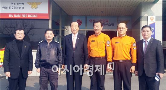 ‘광산구 기관·사회단체·기업체대표 친목회’(회장 강박원, 이하 광친회) 임원들이 11일 설을 맞아 공군 제1전투비행단, 503여단 1대대, 광산경찰서, 광산소방서를 방문해 위문했다. 
