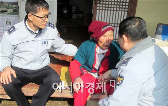 함평경찰, 설 명절 ‘불우 독거노인’ 방문 위문품 전달 