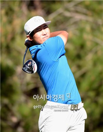 [AT&T] 홈스, 8언더파 "설욕전 GO"