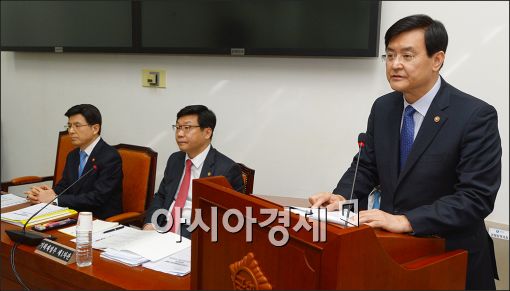 [포토]서민주거안전 보고하는 서승환 장관