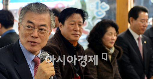 [포토]문재인 당대표, 50대들과의 점심식사