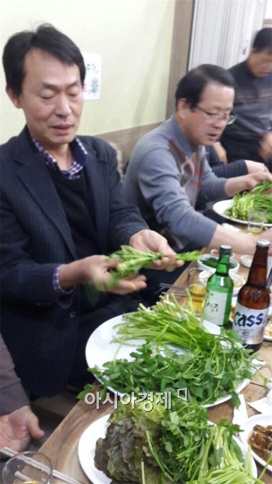 이제는 순천만에서 미나리, 삼겹살 쌈 맛보세요