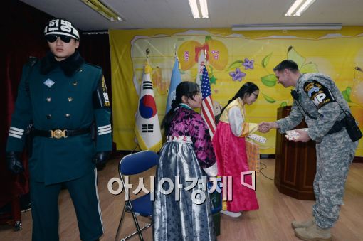 [포토]비무장지대 유일한 초등학교 '특별한 졸업식'