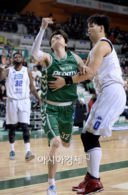 [포토]하승진, '주성이형, 살살하세요~'