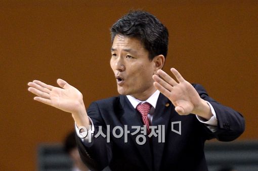 [포토]김영만 감독, '빨리 올라가~'