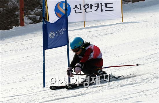 [포토] '몸을 딱 반으로 접었네'