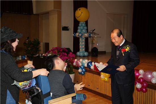 박홍섭 마포구청장,한국우진학교 졸업식 축하 