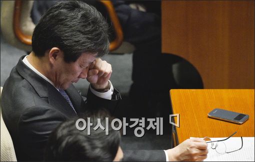 [포토]심각한 유승민 원내대표