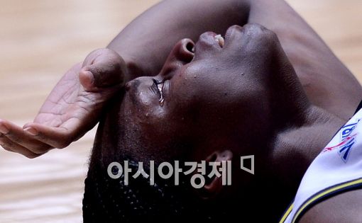 [포토]크리스마스, '부상 눈물'